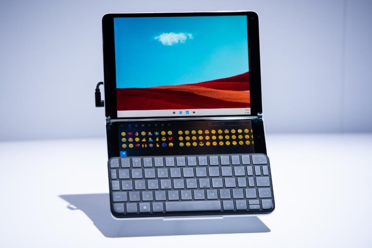 Microsoft si patentoval aj gamepad nsadu pre Surface Neo