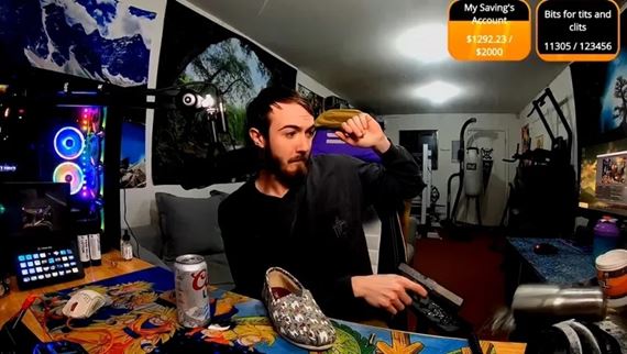 Streamer bol zabanovan na Twitchi po tom, ako poas streamu strieal z relnej zbrane