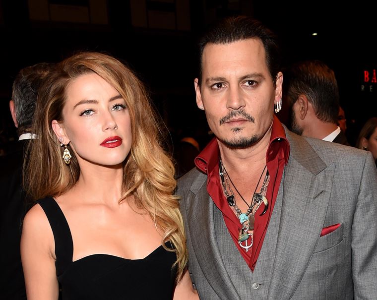 Johnny Depp vracia úder