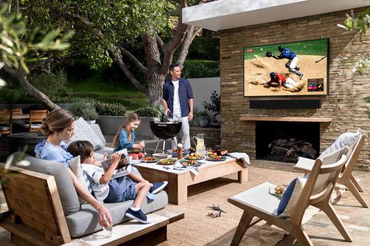 Samsung predstavil The Terrace, televzor na vau terasu