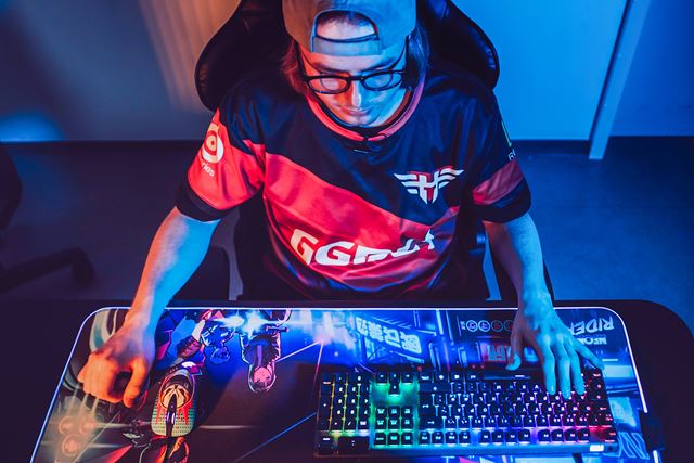 SteelSeries prin�a exkluz�vnu ed�ciu svojej Sensei my�ky a dvoch podlo�iek 