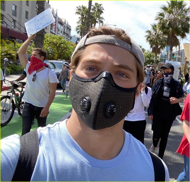 Kto sp�va v posteli Richarda Maddena? 