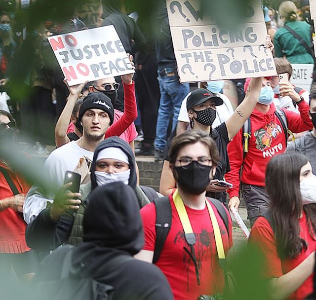 Celebrity na protestoch! 