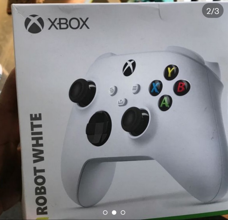 Obal bieleho gamepadu prve prezradil nzov druhej Xbox konzoly - Xbox Series S
