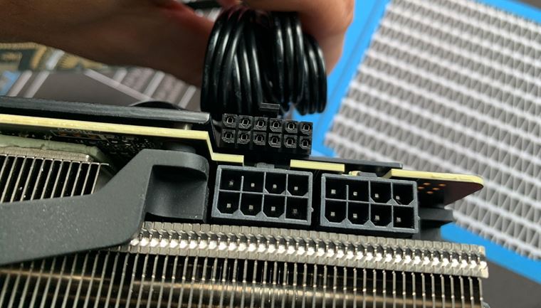 Bli pohad na nov 12-pin konektor Nvidie