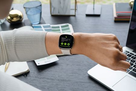 Fitbit predstavil Fitbit Sense, Fitbit Versa 3 a Fitbit Inspire 2  