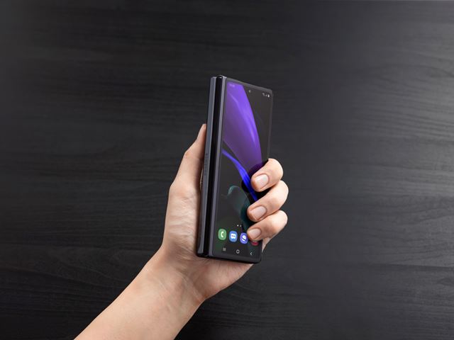 Otv�rac� mobil Samsung Galaxy Z Fold2 predstaven� 
