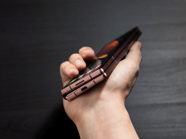 Otv�rac� mobil Samsung Galaxy Z Fold2 predstaven� 