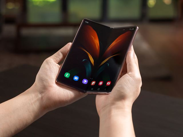 Otv�rac� mobil Samsung Galaxy Z Fold2 predstaven� 