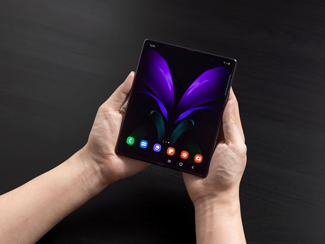 Otv�rac� mobil Samsung Galaxy Z Fold2 predstaven� 