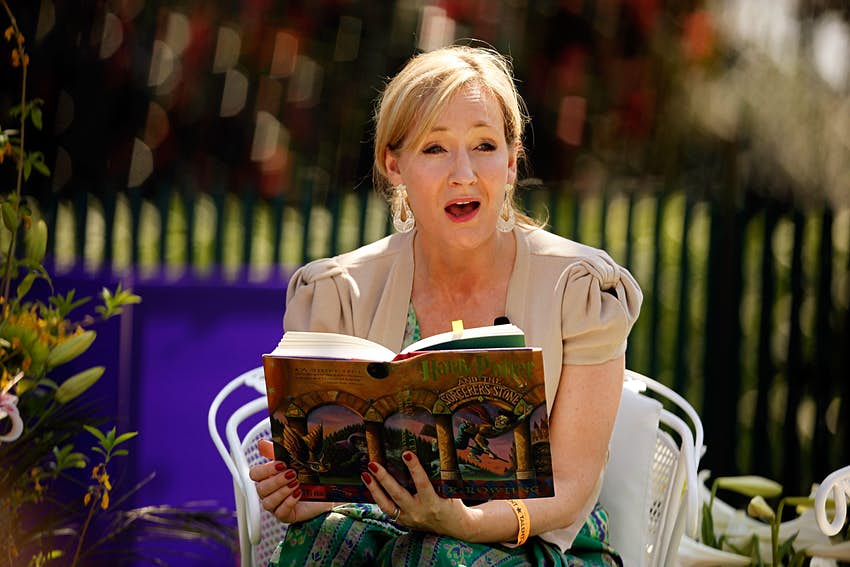 Photo of JK Rowlingová sa priamo nepodieľa na vývoji Rokfortského dedičstva a je pravdepodobne spôsobená jej transfúznymi prejavmi