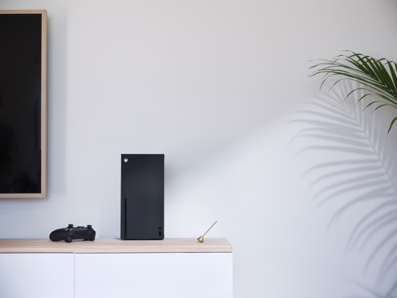 Phil Spencer rta s almi konzolami po Xbox Series X a S