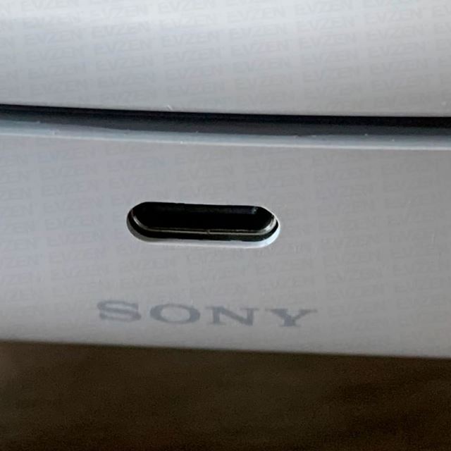 Dualsense gamepad sa uk�zal rozobran� 