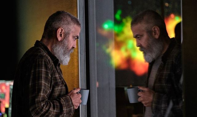 George Clooney sa ako re�is�r vracia do vesm�ru 