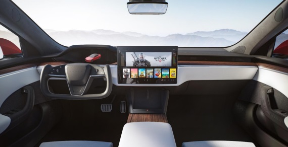 Tesla ukázala nový Model S s vylepšeným interiérom ...... a so Zaklínačom 3