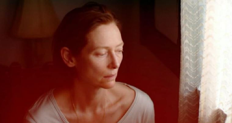Joshua Oppenheimer spja v najnovom projekte sily s Tildou Swinton