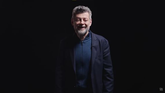 V zvl�tnom videu gratuluje re�is�r druh�ho Venoma hr��om k z�skaniu platinovej trofeje 