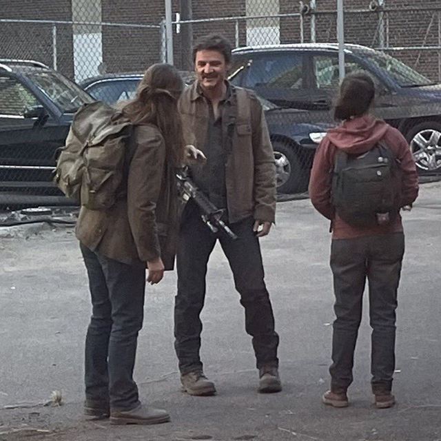 Nov� fotky z nakr�cania The Last of Us s�ri�lu ukazuj� Joela a Ellie 