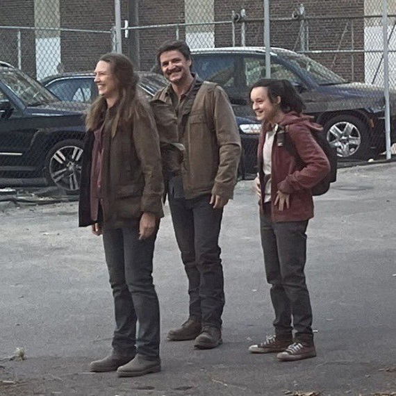 Nov� fotky z nakr�cania The Last of Us s�ri�lu ukazuj� Joela a Ellie