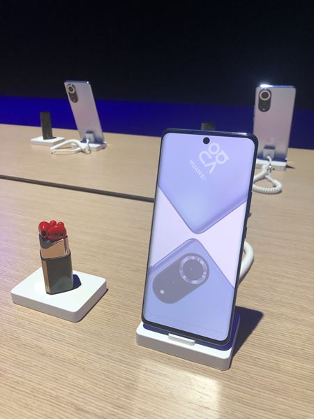 Huawei predstavil nov� flagship Nova 9, smart hodinky aj sl�chadl� v tvare r��u  