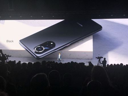 Huawei predstavil nov� flagship Nova 9, smart hodinky aj sl�chadl� v tvare r��u  