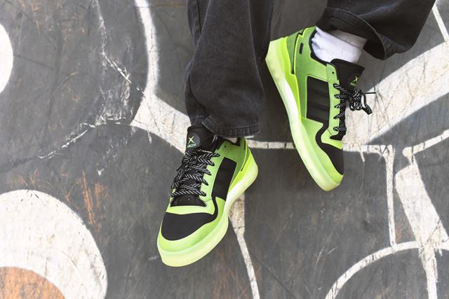 Microsoft sa spojil s Adidasom a predstavili Xbox tenisky  