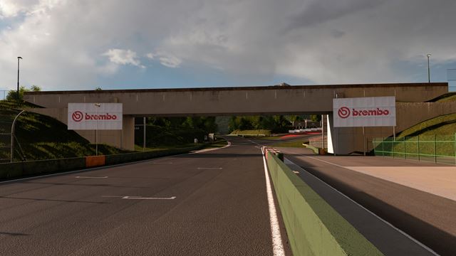 Do Gran Turismo 7 pr�du Brembo brzdy 