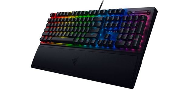 Ak hern klvesnicu kpi?  