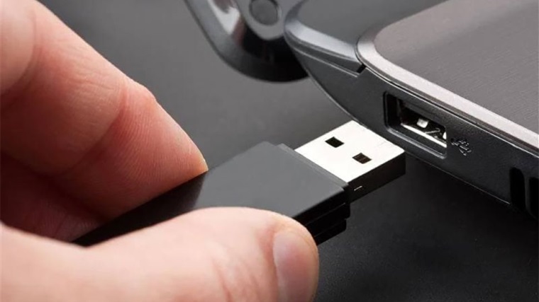Prichádza USB kľúč, ktorý bude mať v sebe detonátor na samozničenie