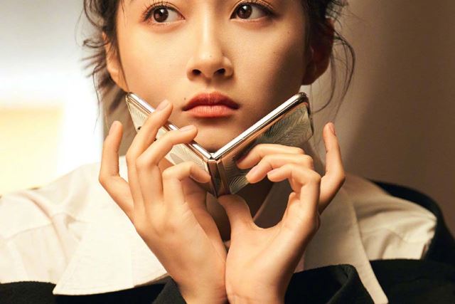 Huawei predstavilo luxusn� P50 Pocket mobil  