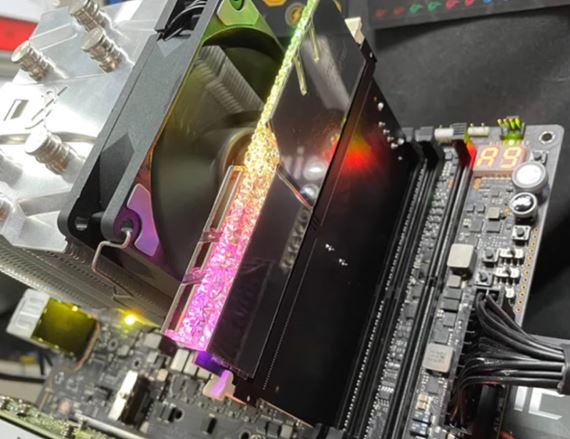 Sú pre vás DDR5 pamäte drahé, ale už chcete dosku s podporou? Asus predstavil DDR4-DDR5 adaptér