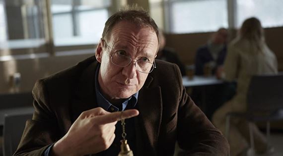 David Thewlis vytvorí v britskej minisérii Landscapers, pár s Oliviou Colman