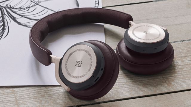 Bang & Olufsen prin�a nov� sl�chadl� Beoplay HX 