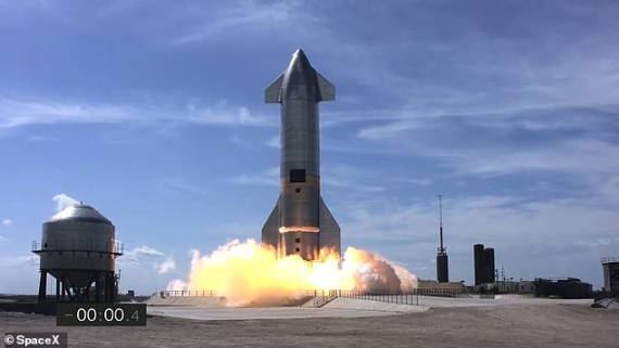 Starship SN10 úspešne pristál