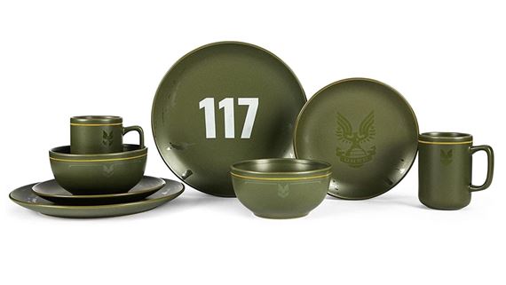 Halo dostalo aj svoje brandované taniere a župan