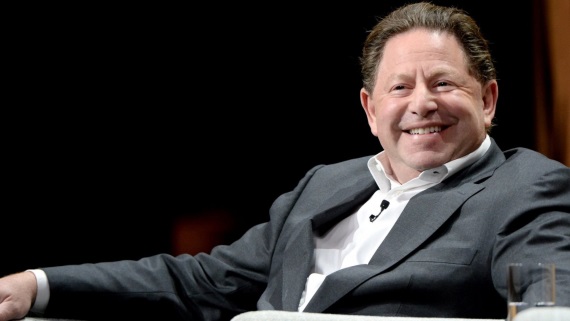 Bobby Kotick, šéf Activisionu, chce byť za chrumkavého, súhlasil so znížením svojho platu a 50% znížením bonusov