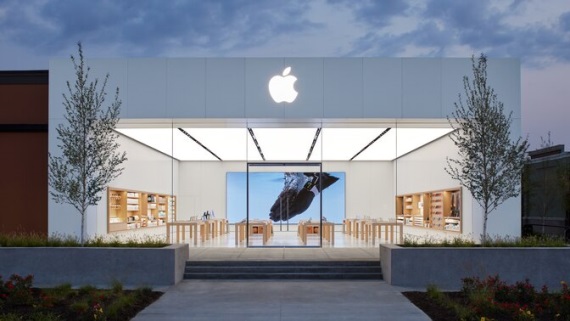 Sweeney u� v roku 2015 navrhoval Timovi Cookovi otvori� syst�m pre viac obchodov