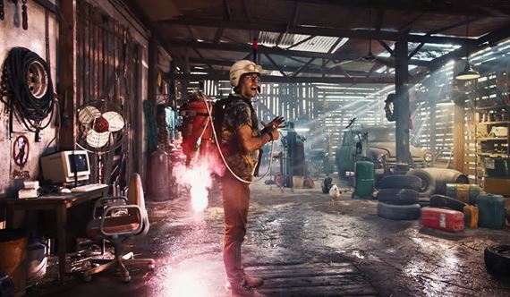 Far Cry 6 ukazuje, ako si m��eme spravi� vybavenie do boja doma v gar�i