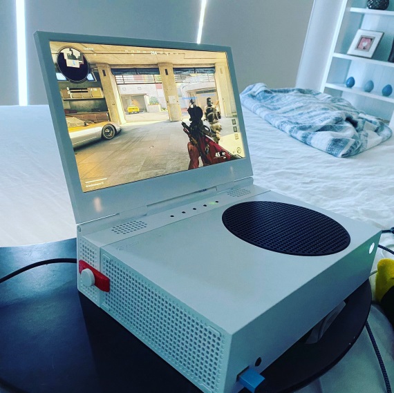 Chcete cestovať s Xboxom? Pripravuje sa xScreen, doplnková obrazovka k Xbox Series S konzole