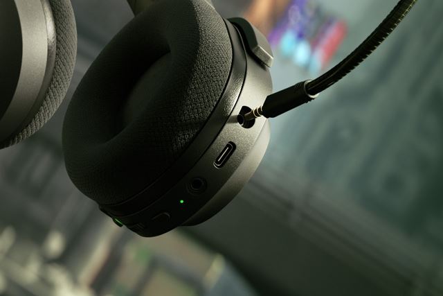 Nov� Razer Barracuda X headset sa �ahko pripoj� k r�znym zariadeniam 