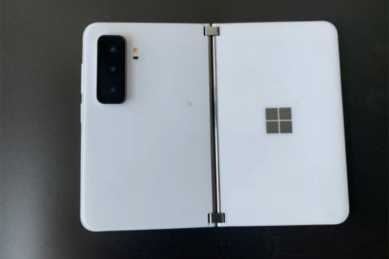 Microsoft pripravuje Surface Duo 2 mobil