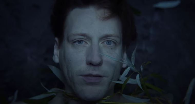 Netflix a HBO GO novinky - Misha and the Wolves, Beckett, The Empty Man