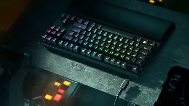 Razer Huntsman V2 je najrchlejia klvesnica na svete 