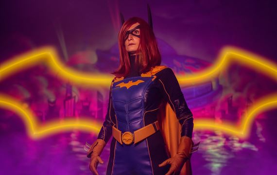 Batgirl - Barbara Gordon bola spozorovaná v Prahe! Reagujú aj českí umelci