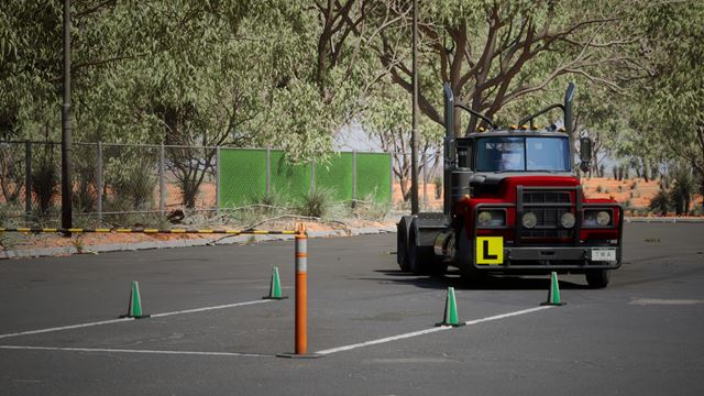 Autori Truck World Australia e�te pred samotnou hrou vydaj� Truck World Driving School 