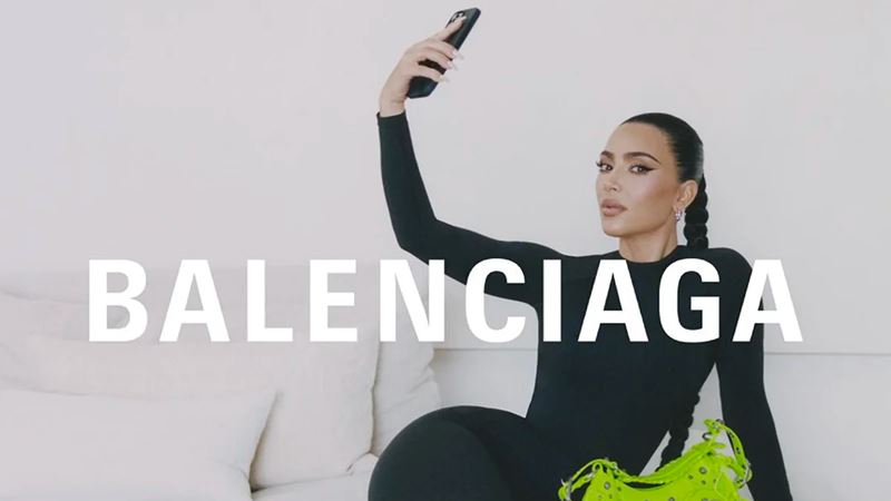 Balenciaga je obvinen zo renia detskej pornografie