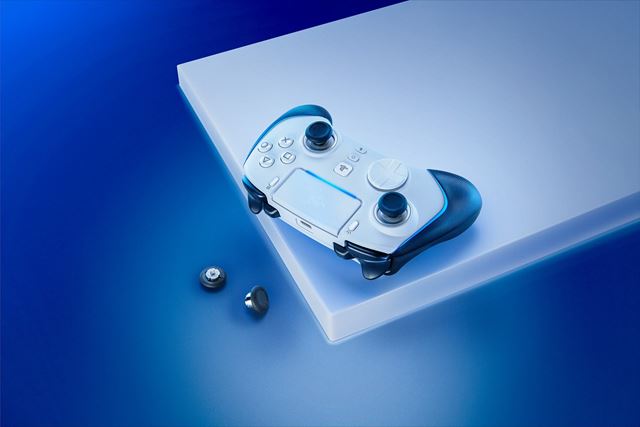 Razer predstavil Wolverine V2 Pro gamepad pre PS5 