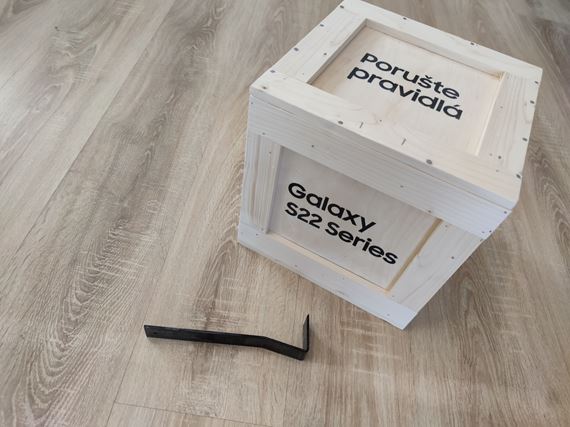 Keď Samsung pošle debnu s páčidlom...