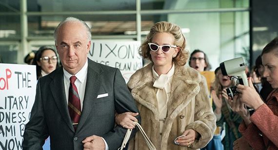 Julia Roberts a Sean Penn si zahrajú manželov úzko spätých s kauzou Watergate