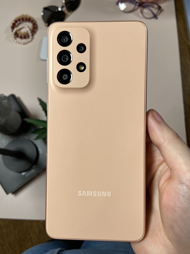 Samsung predstavil Galaxy A53 5G a Galaxy A33 5G mobily 